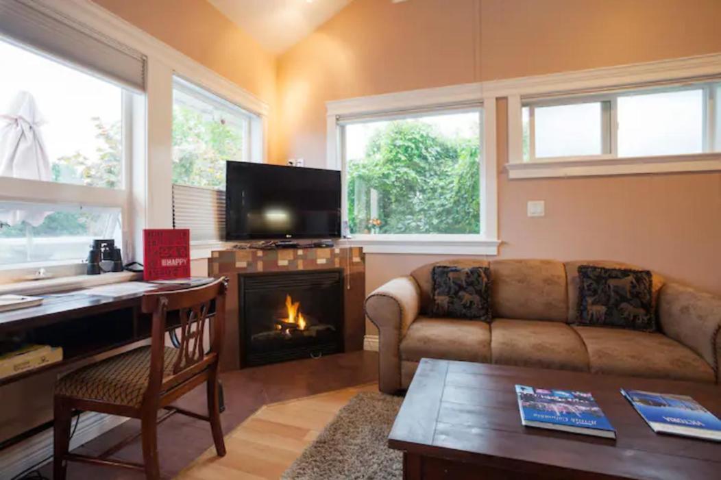Birds Of A Feather Victoria Oceanfront Studio Suites Colwood Exterior foto