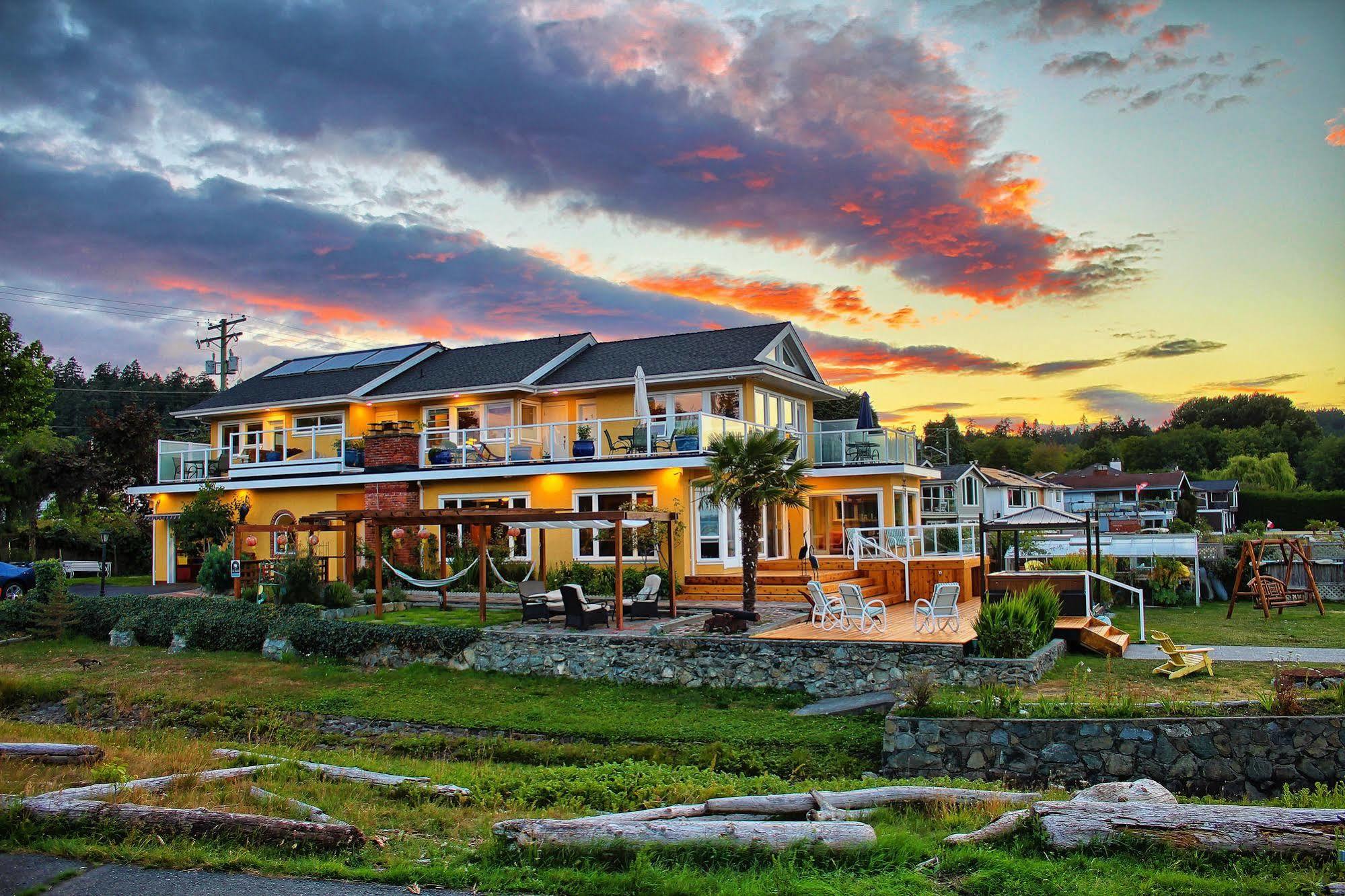 Birds Of A Feather Victoria Oceanfront Studio Suites Colwood Exterior foto