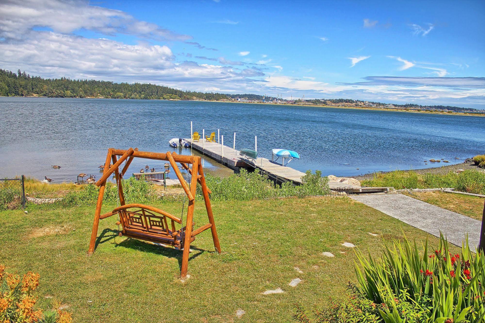 Birds Of A Feather Victoria Oceanfront Studio Suites Colwood Exterior foto